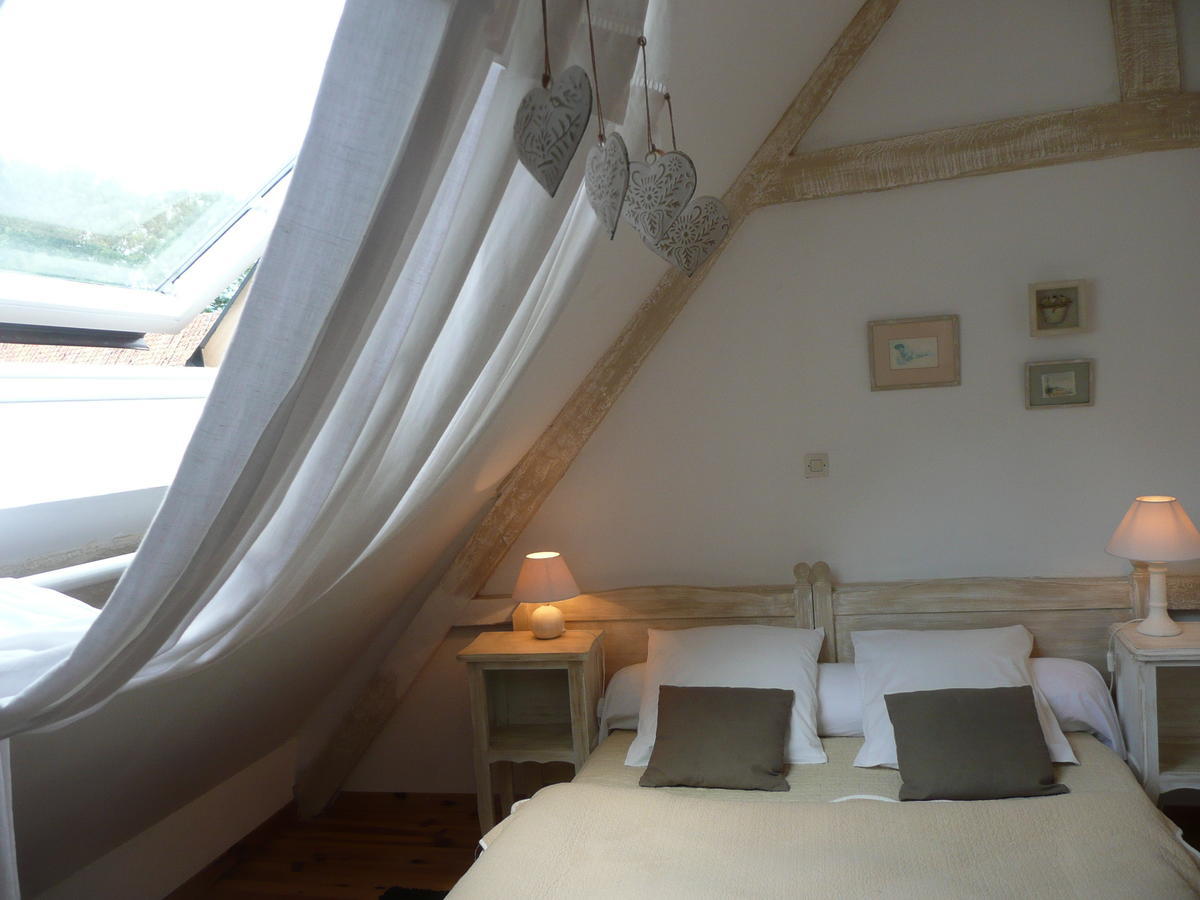 Manoir De Bois En Ardres Acomodação com café da manhã Quarto foto